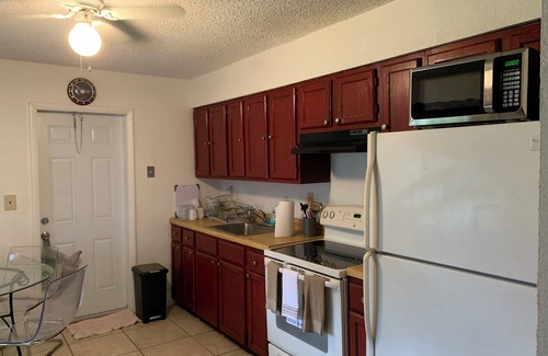 Miramar House | Cheerful 2-bedroom residential home