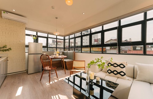 Hang Buom Apartment | Cheerful 2BR Apartment Sunlight w Local Street View