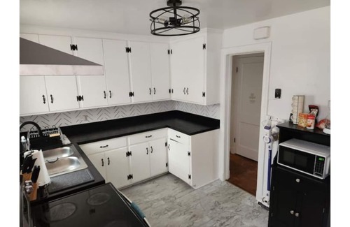 Barracks Rugby House | Cheerful 3 bedroom home with indoor fireplace