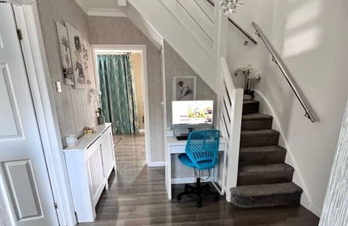 Billericay Other | Cheerful 3 bedroom Townhouse with free parking