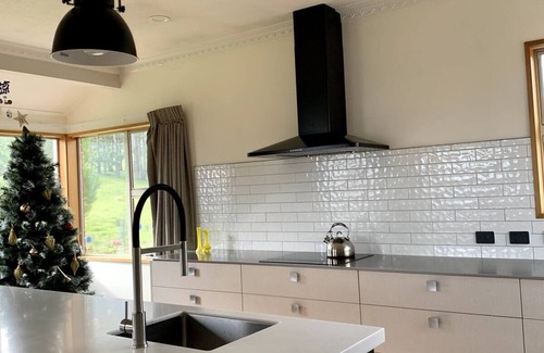 Dunedin House | Cheerful country home with 3-bedrooms, 2-bathrooms