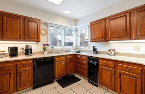 Cottonwood Heights House | Cheerful & Cozy Canyon Racquet Condo w/hot tub near Canyons, resorts 4 bd 3 bath