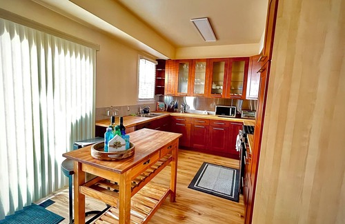 West End House | Cheerful home in Heart of Marin County