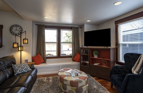 Old Town House | Cheerful Old Town 3 bedroom with hot tub & a view!