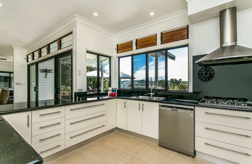 Suffolk Park House | Cheralee Coastal Hideaway Byron Bay