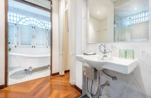 Samran Rat Hotel | Cherie Bangkok Boutique Hotel