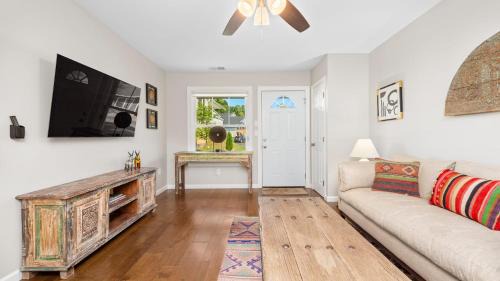 Asheville House | Cherry Blossom by AvantStay 6 Min to Downtown
