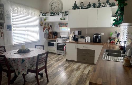 Stanthorpe Bed & Breakfast | Cherry Blossom Cottage-with country charm and spa