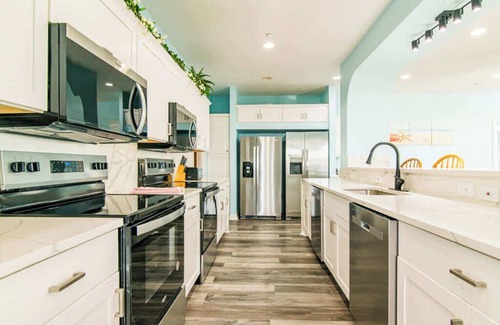 North Myrtle Beach House | Cherry Grove Tropical Ocean View House w Pool