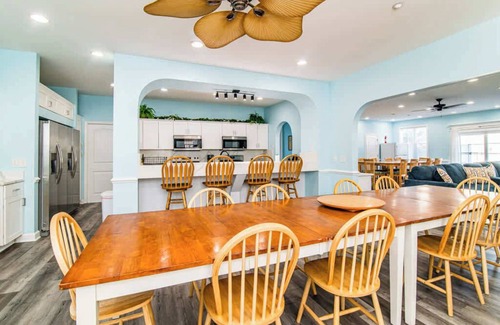 North Myrtle Beach House | Cherry Grove Tropical Rays Huge House w Pool