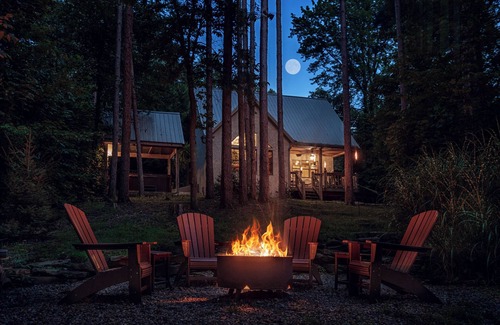 New Plymouth Cabin | Cherry Ridge Retreat Waters Edge - Hocking Hills Luxury Cabin with hot tub and fire place