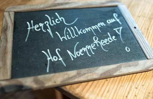 Nordhackstedt Cottage | Cherry Room - Hof Noerreheede