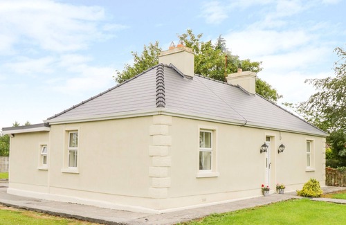 Ballintober Cottage | CHERRY TREE COTTAGE, family friendly in Castlebar, County Mayo