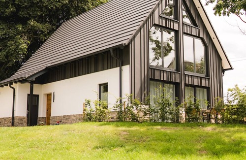 Niederberndorf House | Chestnut house