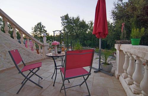 Brignoles House | Chez Amali - Élégant appartement de vacances en Provence avec terrasse