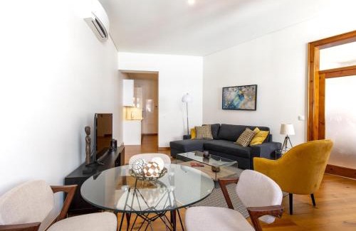 Sao Paulo Apartment | Chiado Stylish Bright Apt with AC