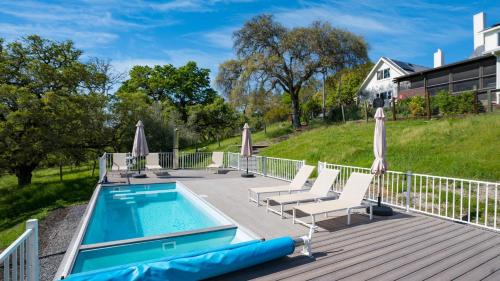 Cloverdale House | Chianti by AvantStay Stunning Secluded Ranch w Pickleball Court Barn