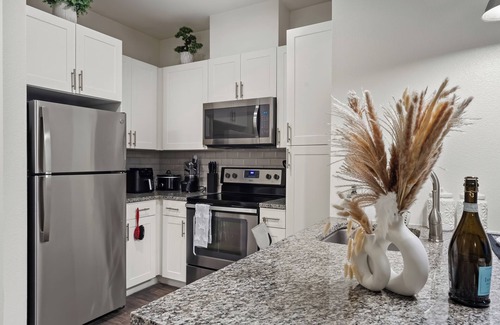 Addison Apartment | Chic 1-bedroom apartment in lovely Addison with fitness room, WiFi