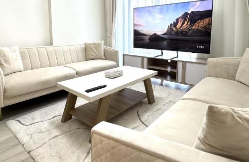 Nad Al Sheba Apartment | Chic 1BR Apartment with Pool View in Medyan