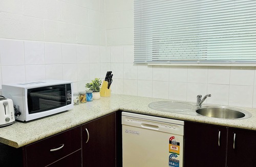 South Albury Apartment | Chic 2BR South Side Getaway Near Albury CBD