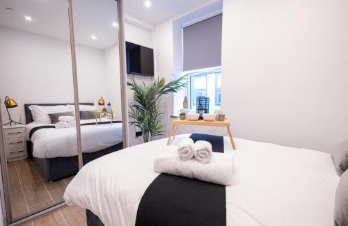 West Finchley Apartment | Chic 2King BD Apt London with Ensuite & Pull Out Bed