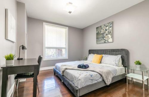 Parkdale Apartment | Chic 3BR apartment in Queen West, Downtown Toronto