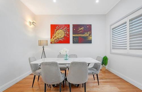 Five Dock House | Chic 4 Bedroom House at Five Dock