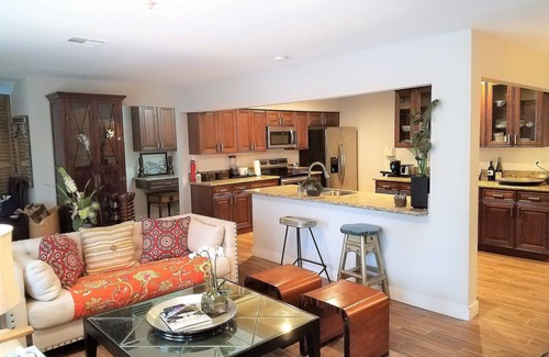 Paradise House | Chic 4Bdrm+Den, 3bath 6BEDS Private Pool near Strip, UNLV, Stadium & Airport