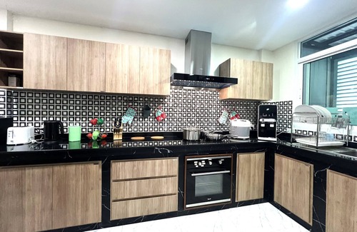 Nana House | CHIC 6Bed CITY CENTER Nana BTS Siam Central World