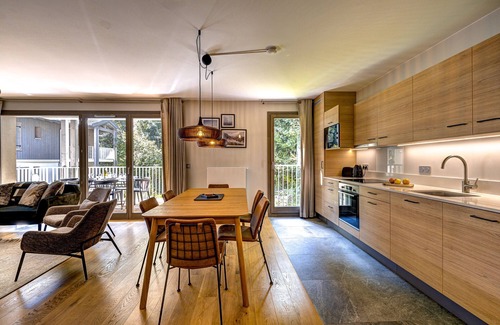Chamonix City Centre Apartment | Chic Apartment with Balcony near Chamonix Centre