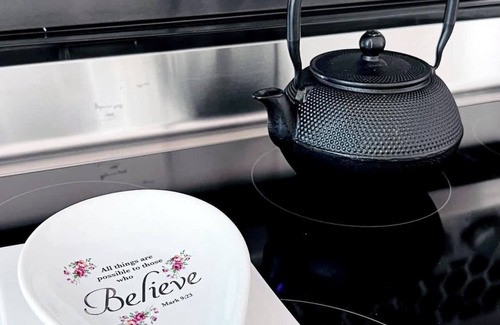 Riverside House | Chic City Guesthouse Getaway