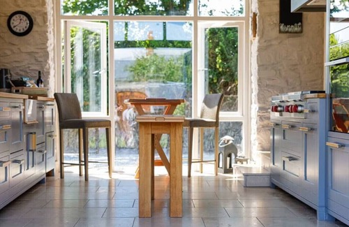 Haverfordwest Cottage | Chic Clock Tower with Gardens Close to Beaches