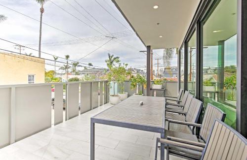 Coronado Apartment | Chic Coronado Retreat with Patio and 4 Cruiser Bikes!