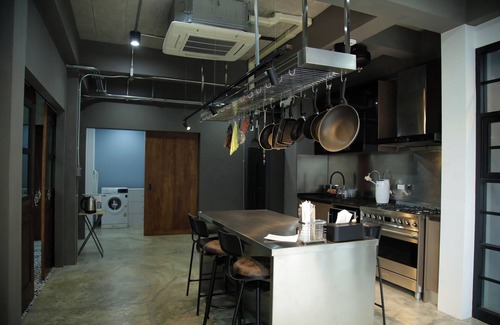 Phra Khanong Nuea House | Chic Ekkamai Escape Near BTS, Dining & Nightlife