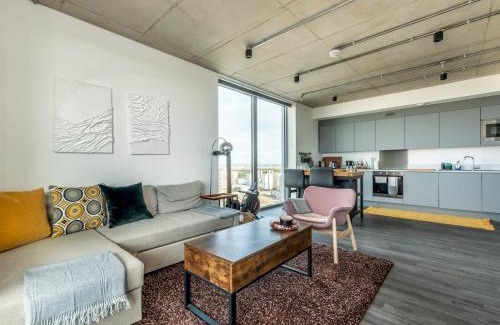 Abbey Wood Apartment | Chic Flat Next To Elizabeth Line - Stunning Views Pass the Keys