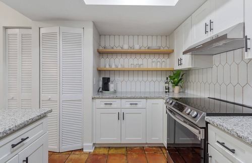 Historic Hyde Park North Condo | Chic Hyde Park Condo - 2 bed, 2 bath - 5 min to Shops, Bayshore & Amalie
