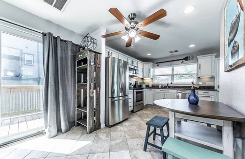 Clear Lake Shores House | Chic Kemah Retreat - Pet Friendly!