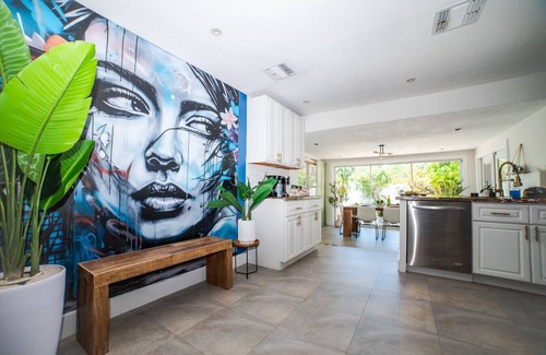 Edgewood Apartment | Chic MangoTree villa/Heated Pool