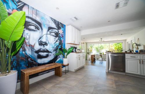 Edgewood House | Chic MangoTree villa Private Heated Pool