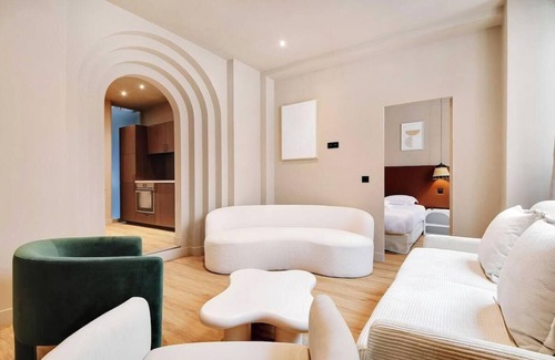Saint-Merri Apartment | CHIC MARAIS SOUPLEX: LUXURY 6 BED APARTMENT NEAR ARCHIVES AND PLACE DES VOSGES