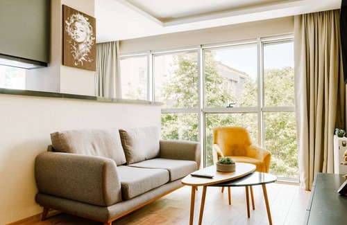 Yakuplu Apartment | Chic Modern Flat 2 min to Metro, Near Marmara Park