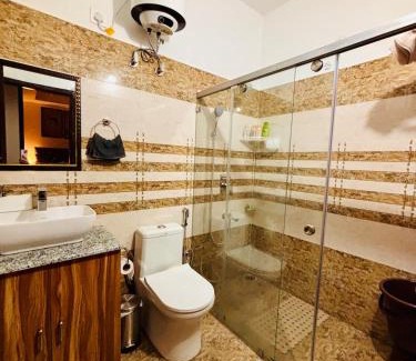 Kandaghat Apartment | Chic Mountain Home - Peaceful Stay with Mountain & Valley View