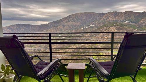 Kandaghat Apartment | Chic Mountain Home - Peaceful Stay with Mountain & Valley View