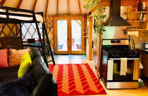 Pilot House | Chic Mountain Yurt near Floyd and Virginia Tech