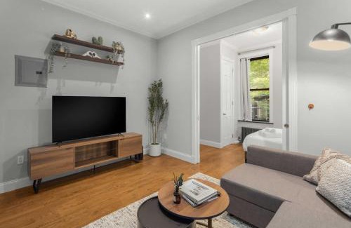 Manhattan Valley Apartment | Chic NYC Retreat by Central Park