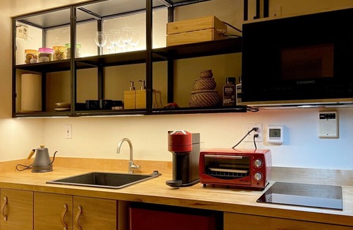 Wilshire Montana Apartment | Chic Retreat by Santa Monica Beach California