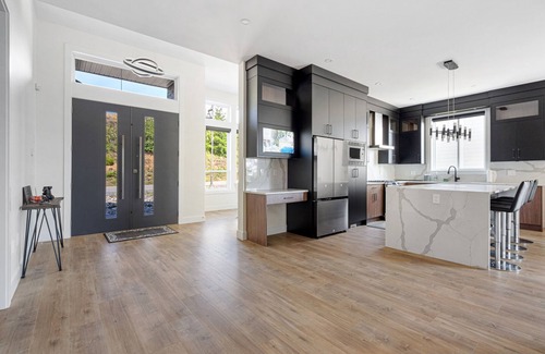 Agassiz House | Chic Retreat in Agassiz