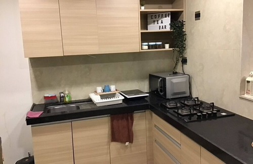 Kurla Apartment | Chic studio in gorgeous Mumbai, close to BKC with WiFi, AC