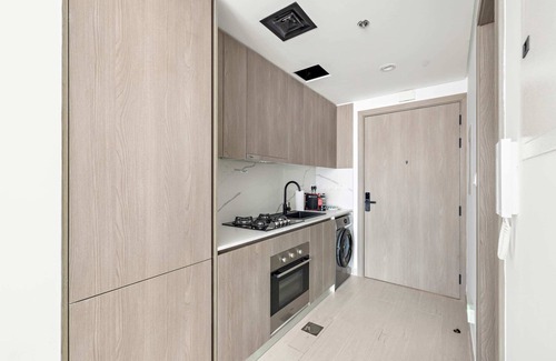 Motor City Apartment | Chic Studio in new residence with pool sauna gym