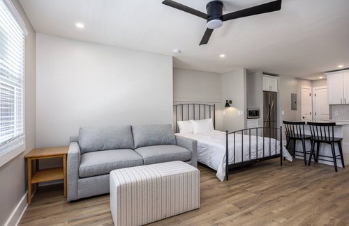 Hillsboro West End Apartment | Chic Studio Near Vanderbilt/Hillsboro | The Nomad